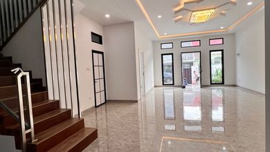 Hunian Mewah di BSD, Tangerang, 5 KT, LT 180m²