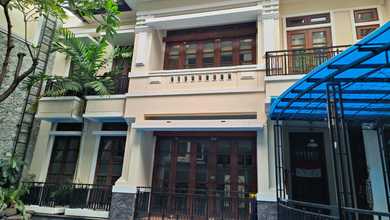 Penawaran Eksklusif, rumah Mewah di Menteng, Jakarta Pusat, LB 505m²