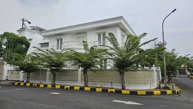 Dijual rumah Premium di Kebon Jeruk, Jakarta Barat - LT 547m²