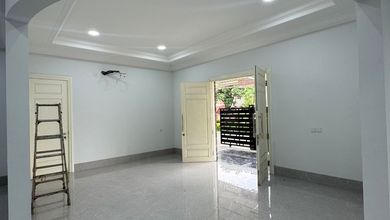 Rumah Elegan di Kembangan, Jakarta Barat, 5 Kamar Tidur, LT 600m²