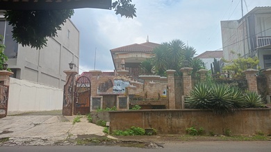 Rumah Mewah di Banyumanik, Semarang, 5 KT, LT 1188m²