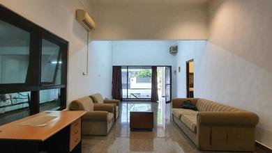 Rumah Semi Furnished Lokasi Strategis Daerah Menteng