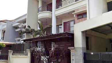 Disewakan Rumah Mewah 3 Lantai di Permata Buana Kembangan, Jakarta Barat