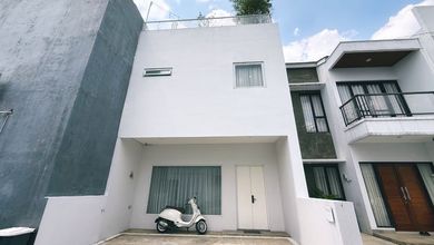 Promo Rumah di Cirendeu, Jakarta Selatan, LB 120m², Harga 2,1 Miliar