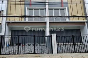 Ruko Baru SHM di Pinggir Jalan lokasi di Kelapa Gading Jakarta Utama