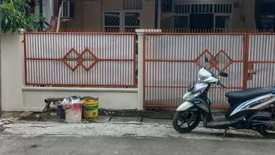 Rumah Semi Furnished Daerah Strategis di Taman Royal