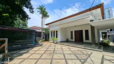 Rumah Nyaman untuk Disewakan di Menteng, Jakarta Pusat, Harga 1,8 Miliar /tahun