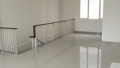 Ruko 2 Lantai Area Parkir Banyak di Biz Home Selangkah ke Educity, Hokky, PCM