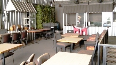 Ruang Usaha Pinggir Jalan, Furnish, Dekat Stasiun, Ciputat Timur