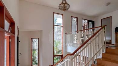 Kesempatan Eksklusif, rumah Mewah di Bintaro, Tangerang Selatan, LB 350m²