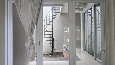 Rumah Sewa Nyaman Lokasi Villa Melati Mas, Tangerang Selatan, LB 120m²