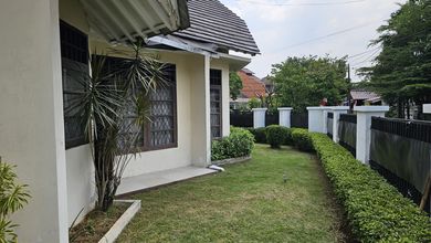 Rumah Area Luxury Pamulang, Tangerang Selatan - Harga Terbaik 2,6 Miliar