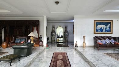 Rumah Elegan di Cilandak, Jakarta Selatan, 5 Kamar Tidur, LT 2500m²