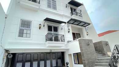 Jual Rumah Cantik Luas 378 m2 area Menteng, Jakarta Pusat