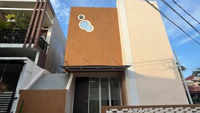 Jual Cepat Rumah Mewah di Bekasi Kota, Bekasi, Luas 120 m2