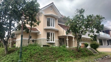 Hunian Elite di Kawasan Sleman, Sleman, LB 340m², Harga 3,8 Miliar