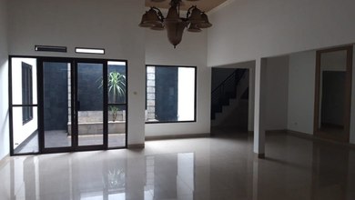 Kesempatan Rumah di Arcamanik, Bandung, LB 200m², Harga 2,5 Miliar
