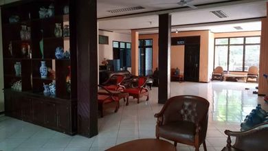Rumah Elegan di Menteng, Jakarta Pusat, 14 Kamar Tidur, LT 363m²