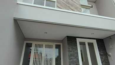 Rumah Mewah di Kawasan Manyar, Surabaya, LB 170m², Harga 2,6 Miliar
