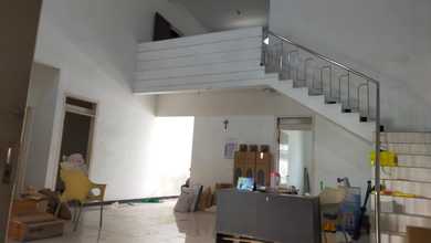 Dijual rumah Mewah di Mulyorejo, Surabaya - LT 200m²