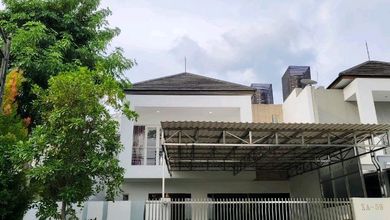 Kesempatan Langka, rumah Mewah di Mayjen Sungkono, Surabaya, LB 300m²