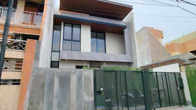 Jual Rumah Megah Luas 164 m2 Kawasan Manyar, Surabaya