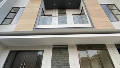 Hunian Mewah di Citraland, Surabaya, 5 Kamar Tidur, LT 150m²