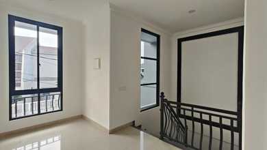 Hunian Favorit di Villa Melati Mas, Tangerang Selatan, 5 KT, Harga 2,1 Miliar