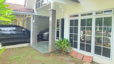Rumah Modern Luas 250 Jual di BSD Griya Loka, Tangerang
