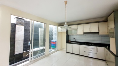 Rumah Sewa Nyaman Lokasi Alam Sutera, Tangerang, LB 250m²