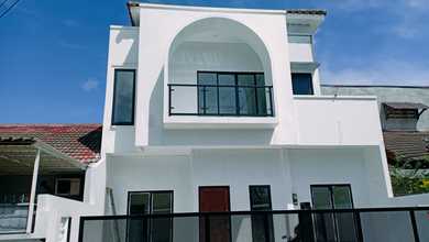 Rumah Mewah di BSD Kencana Loka, Tangerang, 4 Kamar Tidur, LT 135m²