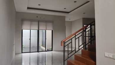 Rumah Prestisius di Kawasan BSD City, Tangerang, LB 150m², Harga 3,6 Miliar
