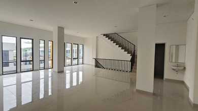 Ruko Gandeng Di The Loop Bsd Kelihatan Dari Jalan