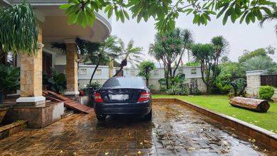 Rumah Eksklusif Luas 914 m2, area Pondok Indah, Jakarta Selatan