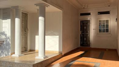 Kesempatan Langka, rumah Prestisius di Kemang Pratama, Bekasi, LB 300m²