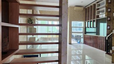 Rumah Mewah di Kembangan, Jakarta Barat, 4 KT, LT 180m²