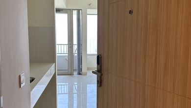 Apartemen Nyaman Dijual Cepat di Lippo Cikarang, Cikarang, Harga Menarik!