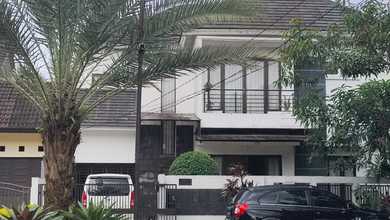 Penawaran Eksklusif, rumah Mewah di Sektor 9-Bintaro, Tangerang Selatan, LB 200m²