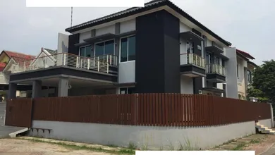 For Sale rumah Eksklusif di Taman Surya, Jakarta Barat - LT 252m²
