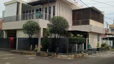 Rumah Elite di Kawasan Metro Permata, Tangerang, LB 240m², Harga 3 Miliar