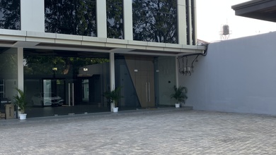 Disewakan Ruko Baru Mewah Super Bagus Posisi Jalan Raya 4 Jalur