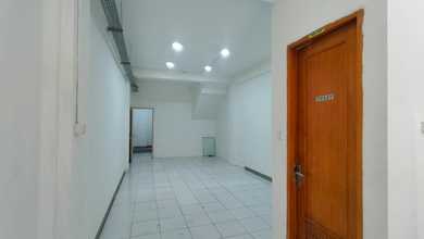 Disewakan Ruko Jalan Raya Utama Jakarta Pusat Cocok Kantor Parkir Luas
