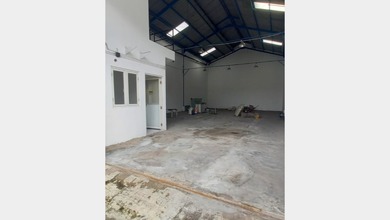 Pergudangan Gunung Anyar area industri 24 jam siap pakai