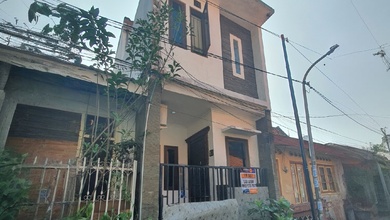 Rumah Sederhana di Area Genteng, Surabaya, LT 35m², Harga 350 Juta