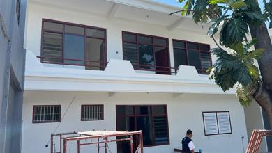 Kesempatan Langka, rumah Mewah di Manyar, Surabaya, LB 300m²