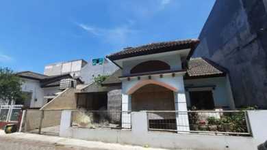 Kesempatan Rumah di Jambangan, Surabaya, LB 80m², Harga 900 Juta