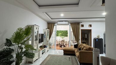 Rumah Elegan di Kramat Jati, Jakarta Timur, 3 KT, LT 132m²