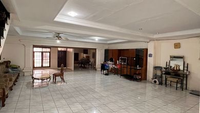 Hunian Mewah di Tanjung Duren, Jakarta Barat, 5 Kamar Tidur, LT 324m²