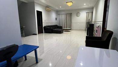 Rumah Elegan di Kayu Putih, Jakarta Timur, 4 KT, LT 240m²