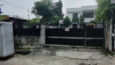 Tanah Bangunan Jatinegara, Rumah 2 Lantai,4 Gudang Penyimpanan